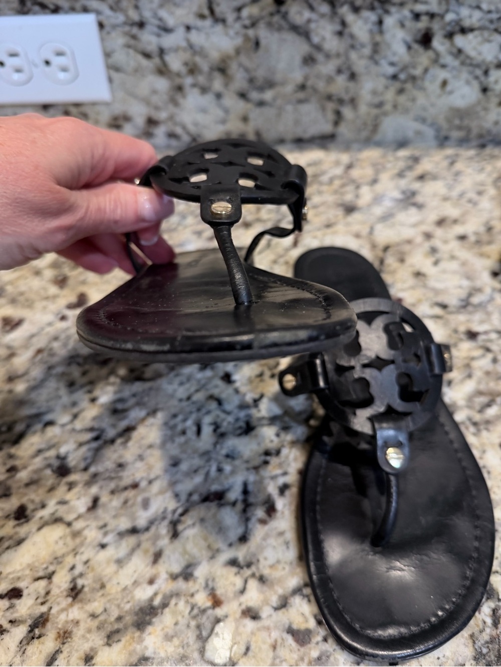 Tory Burch Black Miller Leather Logo Thong Sandals - Picture 3 of 5